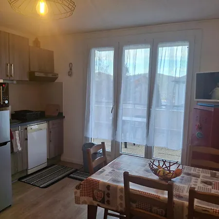 T2 Grande Terrasse Classe 2 *